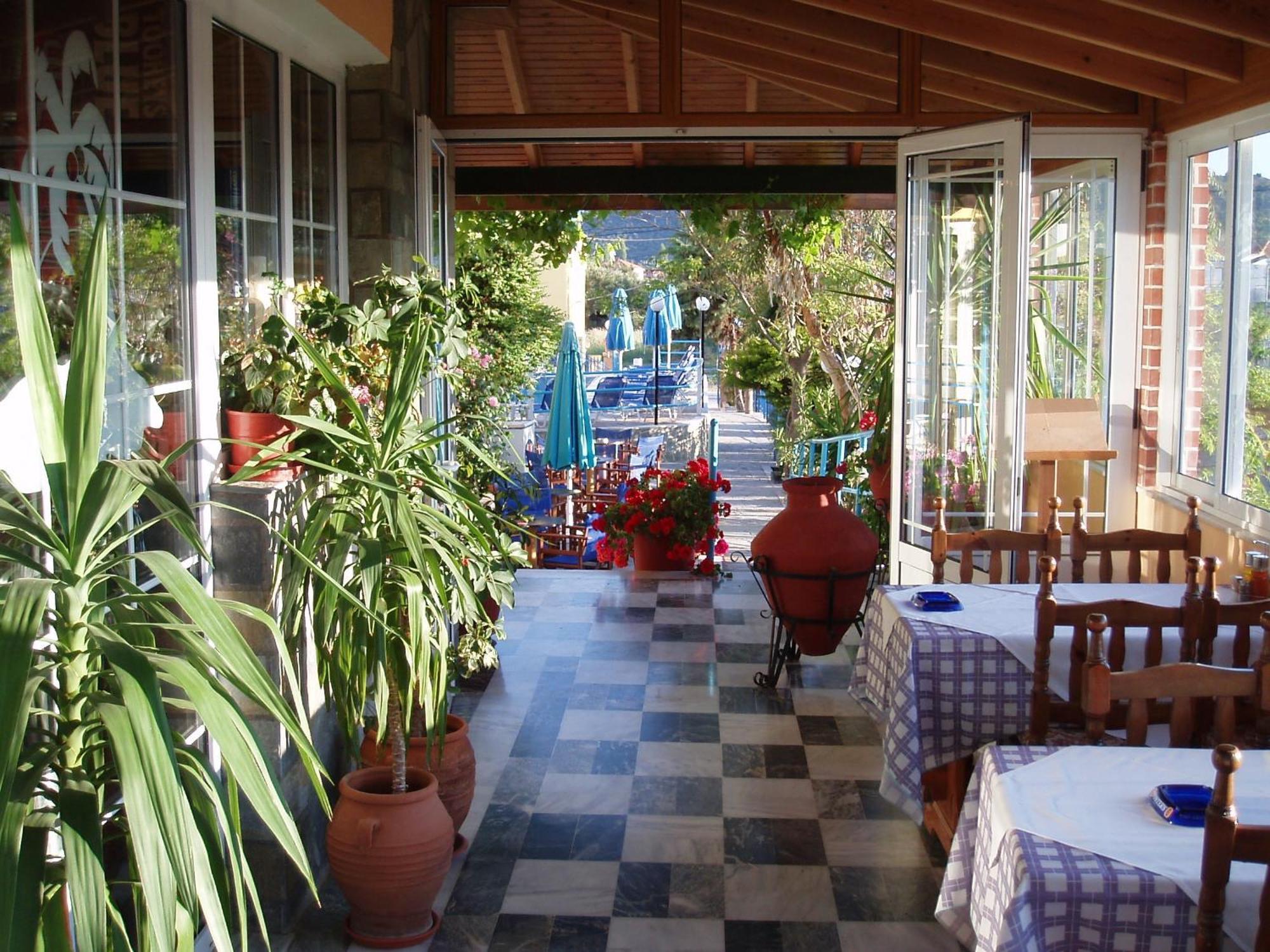 Anaxos Hotel Exterior photo